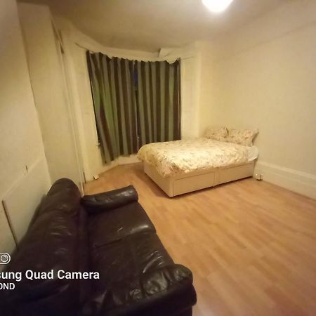Elmdene Road - Large Room Londres Exterior foto